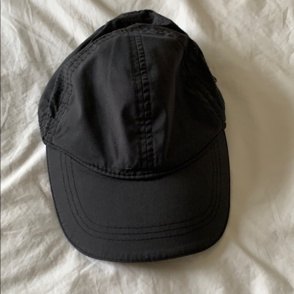 Lululemon | black running hat with zipper pocket